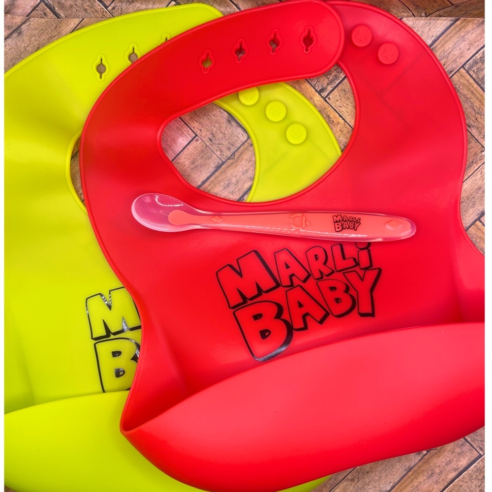 Brand New Silicone Bibs Set of 2, Spoon included Adjustable Soft Waterpr…